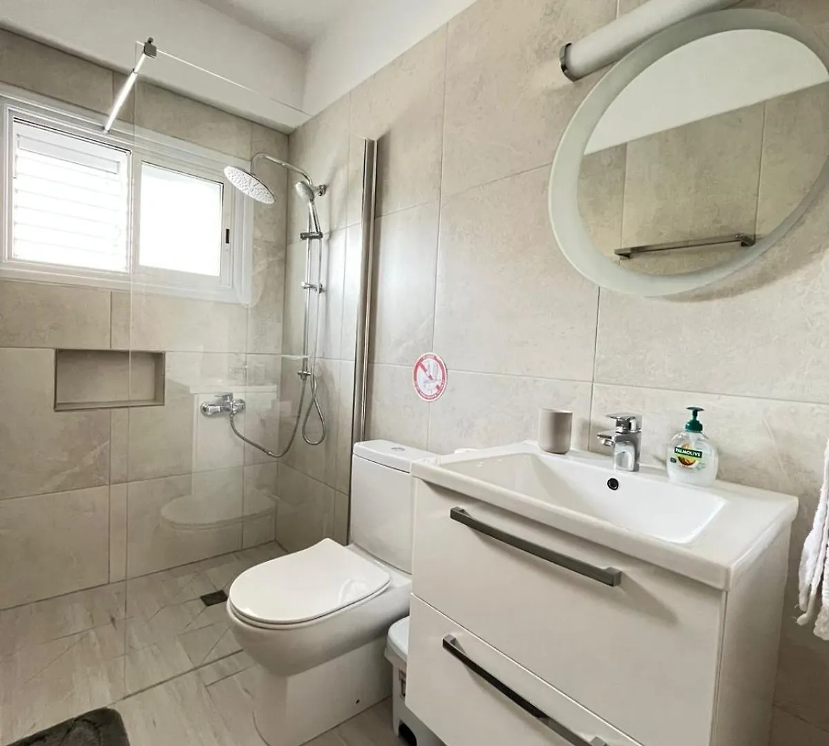 Apartment Unlock The Island - Local Insights For Your Stay Larnaca
